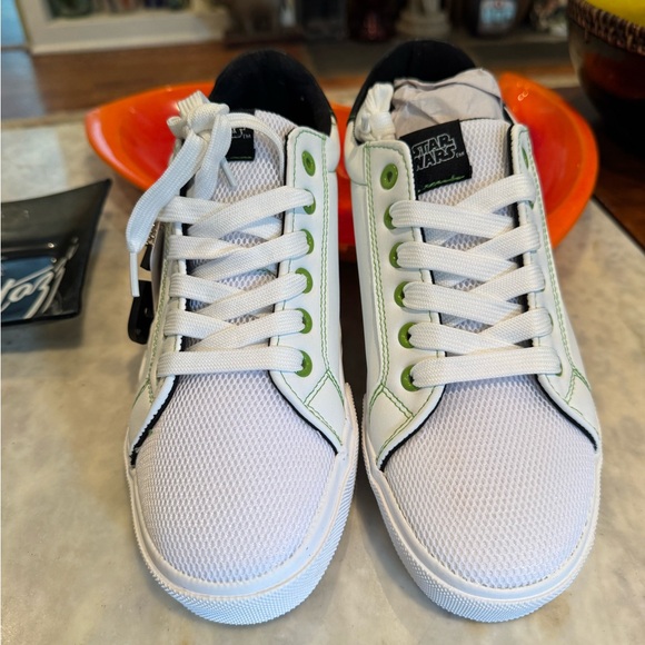 Star Wars White and Green Sneakers with Sleek Design - Picture 6 of 14